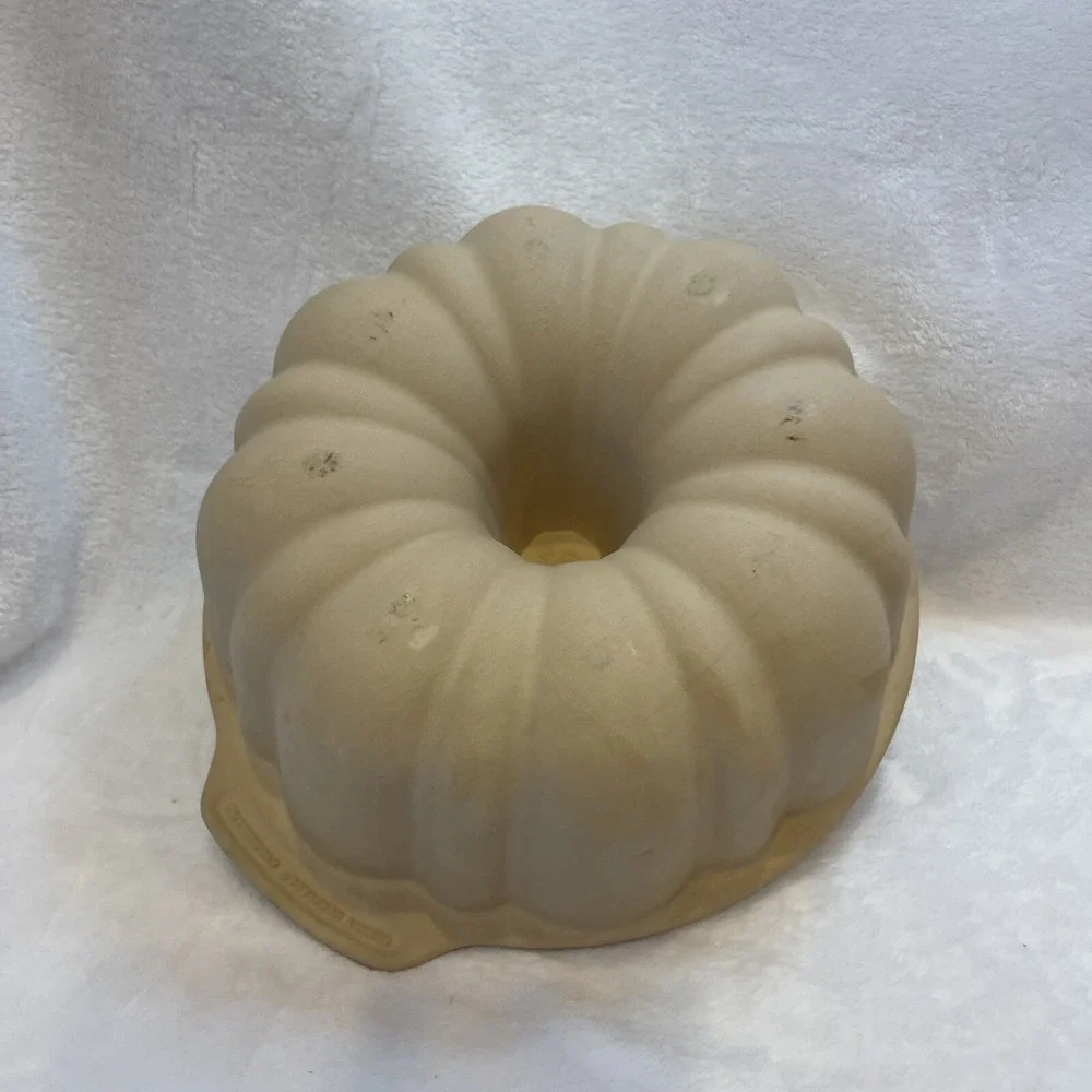 Pampered Chef type bundt